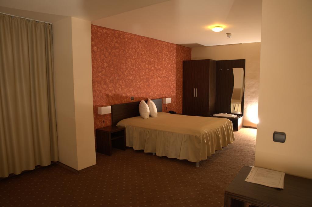 Hotel Mariflor Szamosújvár Kültér fotó
