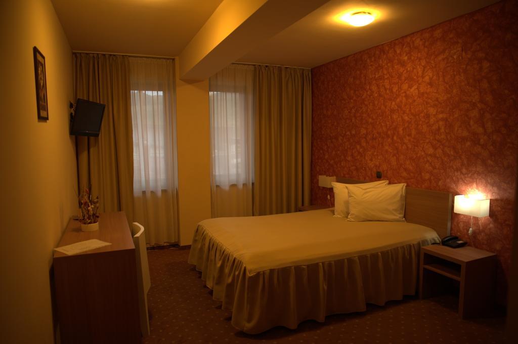 Hotel Mariflor Szamosújvár Kültér fotó