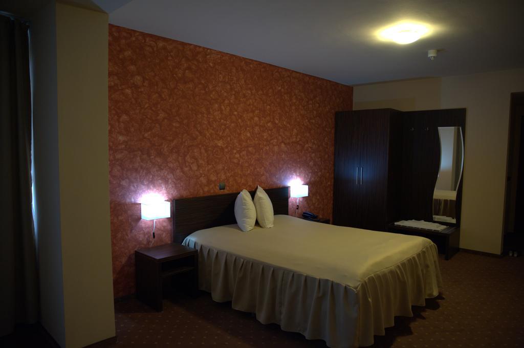 Hotel Mariflor Szamosújvár Kültér fotó