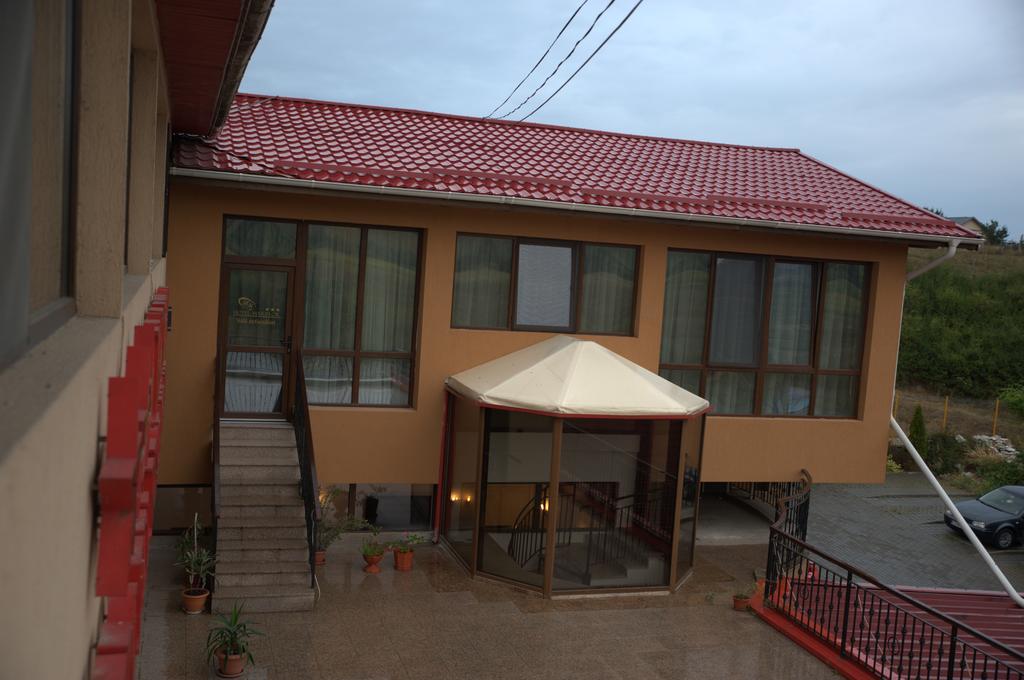Hotel Mariflor Szamosújvár Kültér fotó