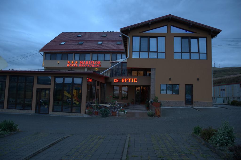 Hotel Mariflor Szamosújvár Kültér fotó
